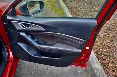 2018 Mazda MAZDA3 Touring   - Photo 21 - Hillsboro, OR 97124