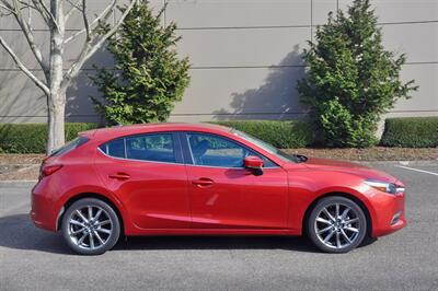 2018 Mazda MAZDA3 Touring   - Photo 9 - Hillsboro, OR 97124