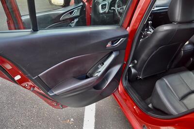 2018 Mazda MAZDA3 Touring   - Photo 16 - Hillsboro, OR 97124