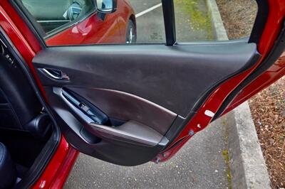 2018 Mazda MAZDA3 Touring   - Photo 19 - Hillsboro, OR 97124