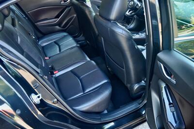 2018 Mazda MAZDA3 Touring   - Photo 18 - Hillsboro, OR 97124