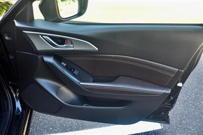 2018 Mazda MAZDA3 Touring   - Photo 21 - Hillsboro, OR 97124