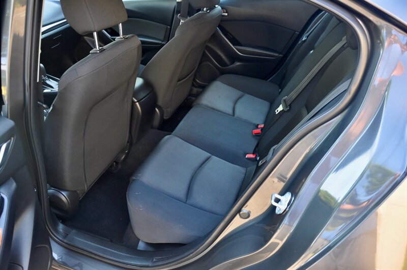2018 Mazda MAZDA3 Sport - Photo 15 - Hillsboro, OR 97124