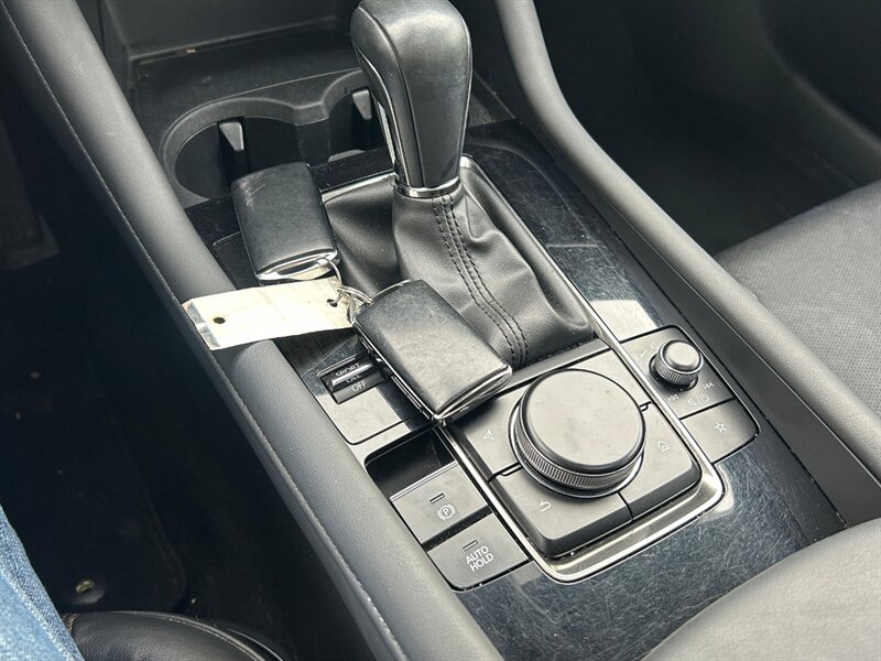 2020 Mazda Mazda3 Hatchback Premium - Photo 11 - Hillsboro, OR 97124