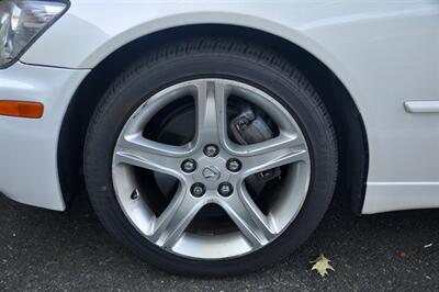 2005 Lexus IS 300   - Photo 12 - Hillsboro, OR 97124