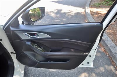 2018 Mazda MAZDA3 Touring   - Photo 21 - Hillsboro, OR 97124