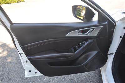 2018 Mazda MAZDA3 Touring   - Photo 13 - Hillsboro, OR 97124