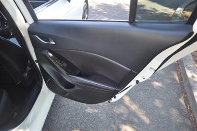 2018 Mazda MAZDA3 Touring   - Photo 19 - Hillsboro, OR 97124
