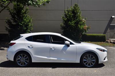 2018 Mazda MAZDA3 Touring   - Photo 9 - Hillsboro, OR 97124