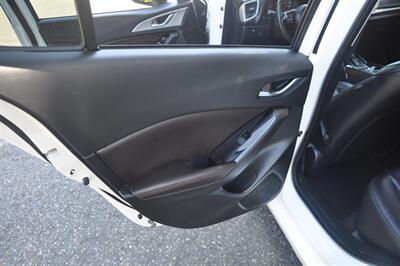 2018 Mazda MAZDA3 Touring   - Photo 16 - Hillsboro, OR 97124