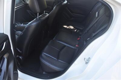 2018 Mazda MAZDA3 Touring   - Photo 15 - Hillsboro, OR 97124