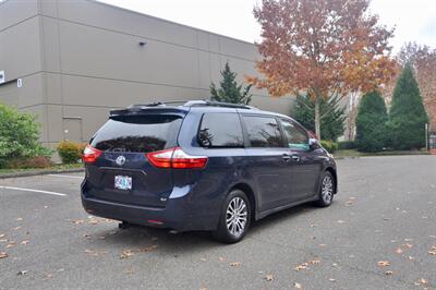 2018 Toyota Sienna XLE Premium 8-Passenger   - Photo 8 - Hillsboro, OR 97124