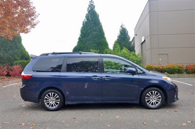 2018 Toyota Sienna XLE Premium 8-Passenger   - Photo 9 - Hillsboro, OR 97124