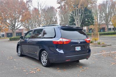 2018 Toyota Sienna XLE Premium 8-Passenger   - Photo 6 - Hillsboro, OR 97124