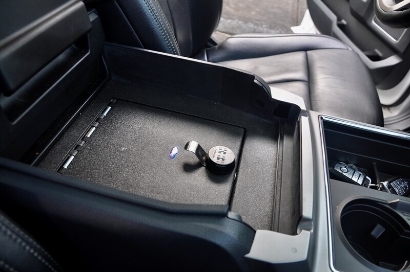 2022 Ford F-350 Super Duty Lariat Ultimate FX4 8' Bed - Photo 37 - Hillsboro, OR 97124