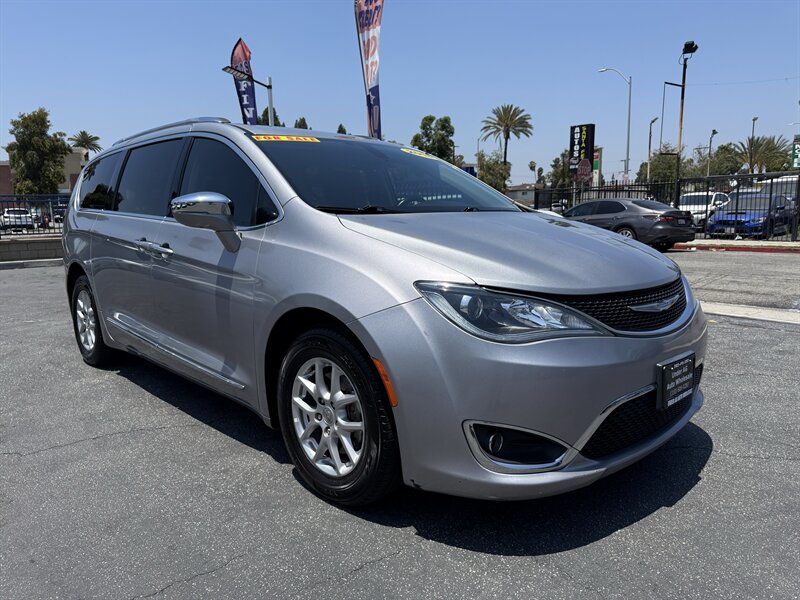 2018 Chrysler Pacifica Limited - Photo 8 - Lynwood, CA 90262