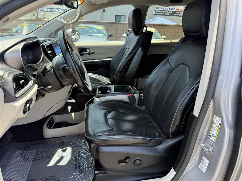 2018 Chrysler Pacifica Limited - Photo 10 - Lynwood, CA 90262