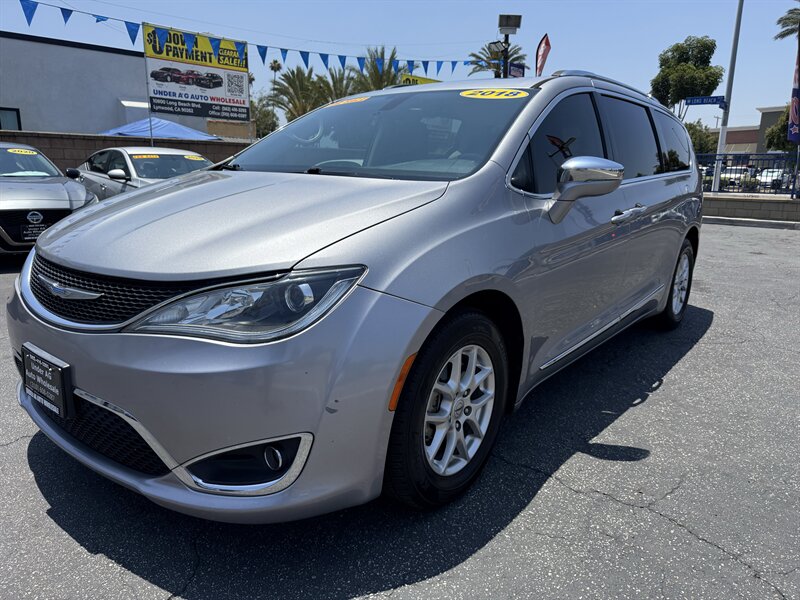 2018 Chrysler Pacifica Limited - Photo 2 - Lynwood, CA 90262