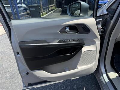 2018 Chrysler Pacifica Limited - Photo 12 - Lynwood, CA 90262