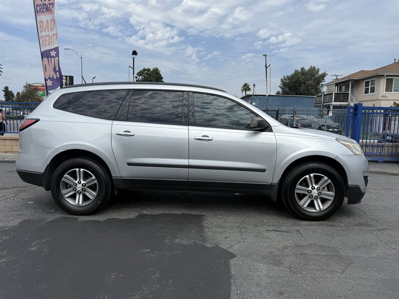 2017 Chevrolet Traverse LS - Photo 5 - Lynwood, CA 90262