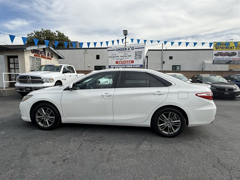 2017 Toyota Camry SE  
