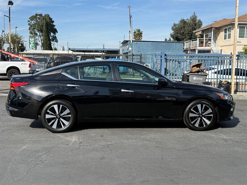 2022 Nissan Altima 2.5 SV - Photo 2 - Lynwood, CA 90262