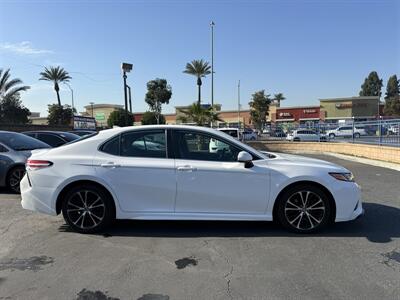 2020 Toyota Camry SE Nightshade Sedan