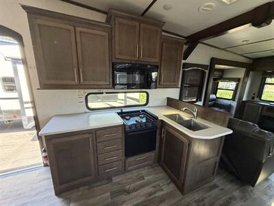 2018 Keystone Cougar 366RDS - Photo 13 - Oregon City, OR 97045