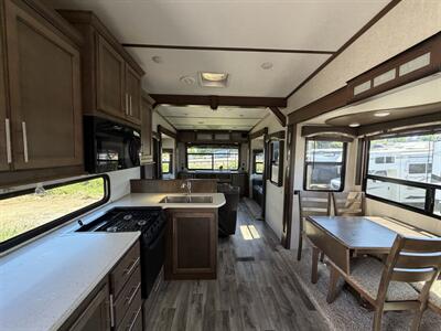 2018 Keystone Cougar 366RDS - Photo 5 - Oregon City, OR 97045