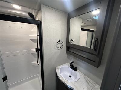 2024 Grand Design Reflection 28RL   - Photo 16 - Oregon City, OR 97045