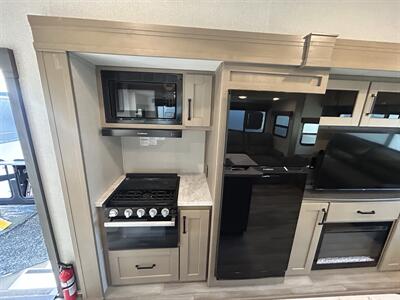 2024 Grand Design Reflection 28RL   - Photo 12 - Oregon City, OR 97045