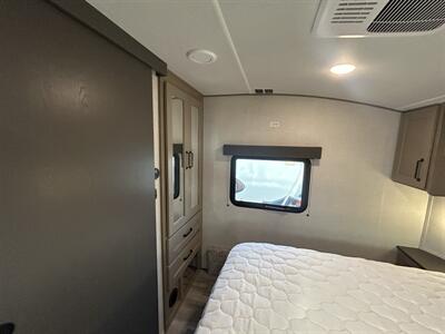 2024 Grand Design Reflection 28RL   - Photo 15 - Oregon City, OR 97045