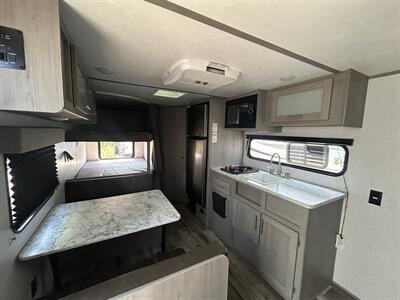 2022 Coleman Lantern 18BH   - Photo 4 - Oregon City, OR 97045