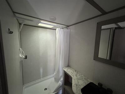 2022 Coleman Lantern 18BH   - Photo 11 - Oregon City, OR 97045