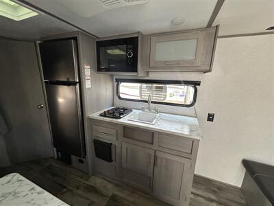 2022 Coleman Lantern 18BH   - Photo 8 - Oregon City, OR 97045