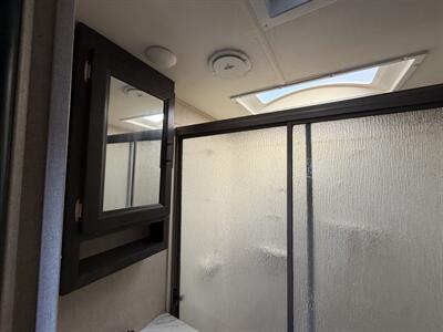 2017 Dutchmen Kodiak 291RESL - Photo 18 - Oregon City, OR 97045
