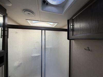 2017 Dutchmen Kodiak 291RESL - Photo 17 - Oregon City, OR 97045