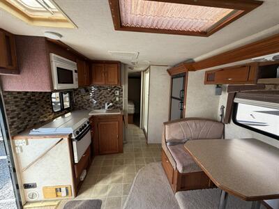 2004 Bigfoot M27 D-Slide   - Photo 5 - Oregon City, OR 97045