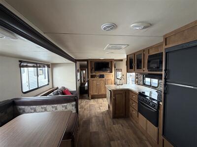2017 Forest River Wildwood 263BHXL   - Photo 9 - Oregon City, OR 97045