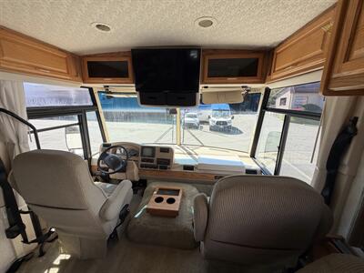 2003 Winnebago Adventurer 33V   - Photo 5 - Oregon City, OR 97045