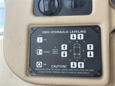 2003 Winnebago Adventurer 33V   - Photo 14 - Oregon City, OR 97045