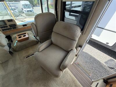 2003 Winnebago Adventurer 33V   - Photo 7 - Oregon City, OR 97045