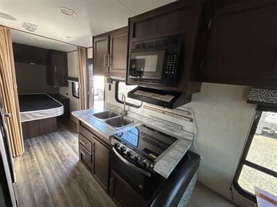 2019 Jayco Jay Flight 212QBW   - Photo 9 - Oregon City, OR 97045