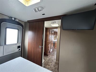 2014 Keystone Cougar 27RLSWE   - Photo 13 - Oregon City, OR 97045