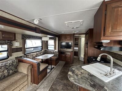 2014 Keystone Cougar 27RLSWE   - Photo 10 - Oregon City, OR 97045