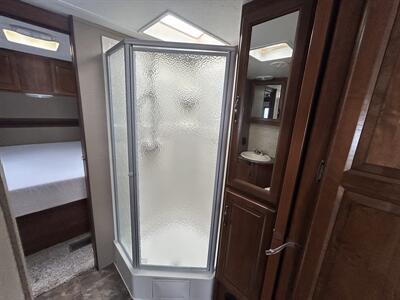 2014 Keystone Cougar 27RLSWE   - Photo 11 - Oregon City, OR 97045