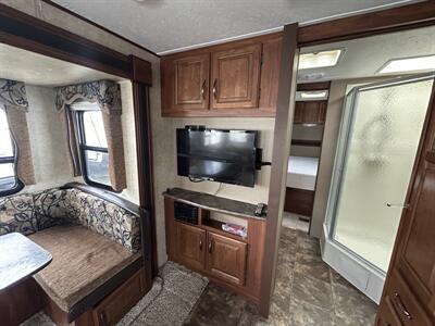 2014 Keystone Cougar 27RLSWE   - Photo 8 - Oregon City, OR 97045