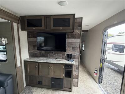 2019 Dutchmen Aspen Trail 2880RKS - Photo 6 - Oregon City, OR 97045