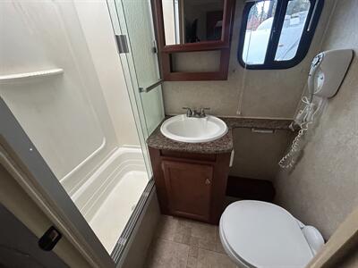 2011 Outdoors RV Wind River 250RLSW - Photo 11 - Oregon City, OR 97045