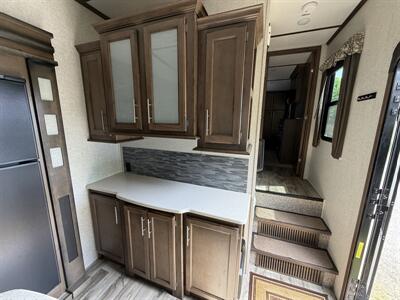 2019 Keystone Cougar 315RLS - Photo 11 - Oregon City, OR 97045